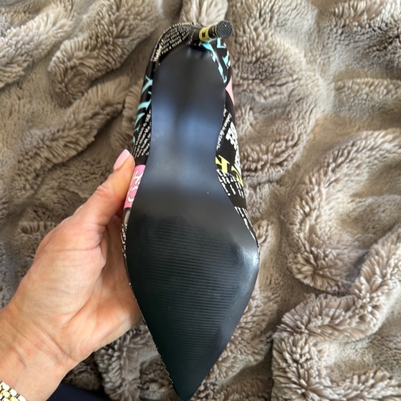 Steve Madden “Girl Boss” Newspaper 9.5 Heels. NWT, Never worn - Picture 7 of 8